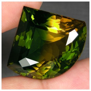 Ametrín žluto zelený v. 32,60ct.     KK12